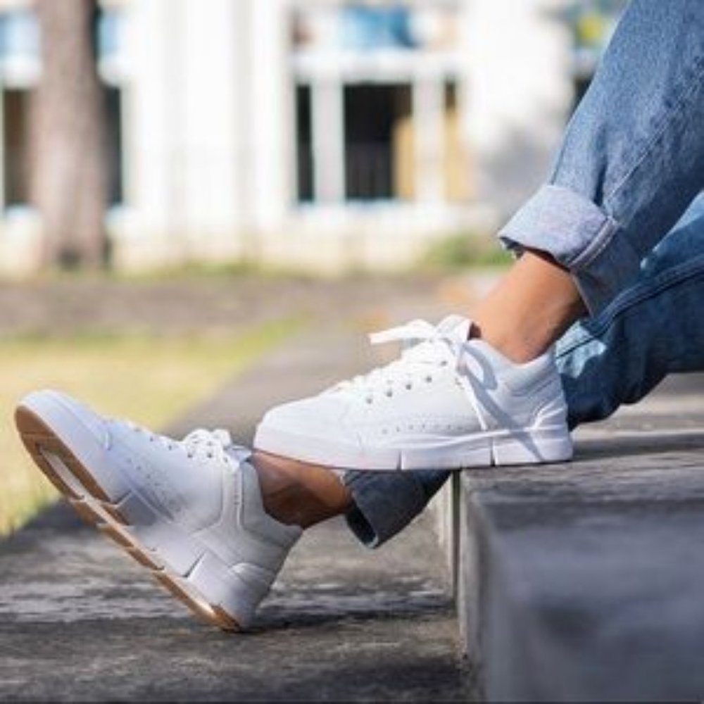 On Running Roger Clubhouse Sneaker Sz 8 White